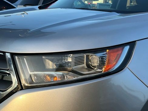 Used 2017 Ford Edge SE FWD image 6