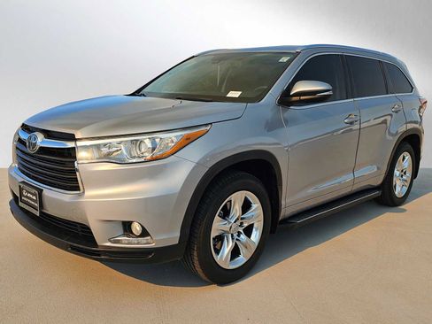 Used 2015 Toyota Highlander Limited w/ Driver Technology Package FWD image 7