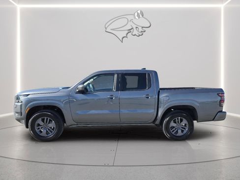 Used 2025 Nissan Frontier SV image 2