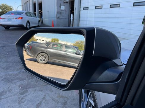 Used 2025 Hyundai Elantra Limited image 18