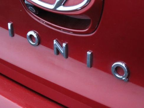 Used 2020 Hyundai Ioniq SEL image 6