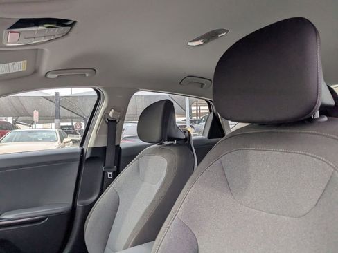 Used 2025 Kia K4 LXS image 17