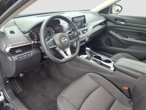 Used 2024 Nissan Altima 2.5 SV FWD image 9