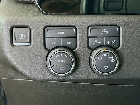 Used 2024 Chevrolet Silverado 1500 LT image 16