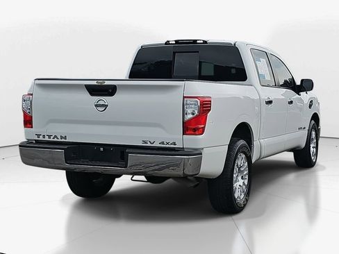 Used 2017 Nissan Titan SV image 5