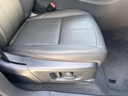 Used 2026 Land Rover Range Rover Evoque S image 17