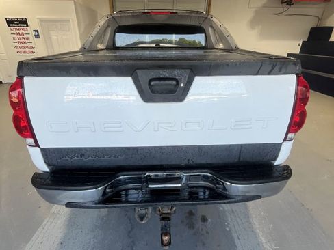Used 2005 Chevrolet Avalanche Z71 w/ Sun And Sound Package image 4