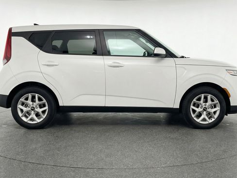 Used 2025 Kia Soul LX w/ LX Technology Package FWD image 11