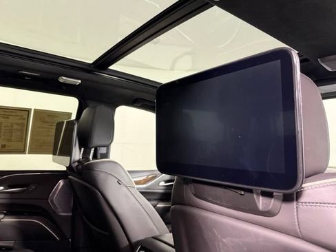 Certified 2024 Cadillac Escalade Sport Platinum w/ LPO, ONYX Package AWD/4WD image 31