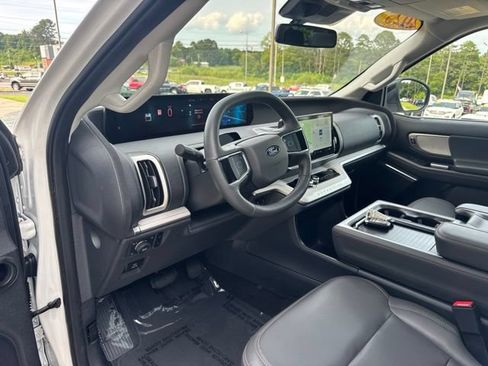 Used 2025 Ford Expedition Max Active AWD/4WD image 11