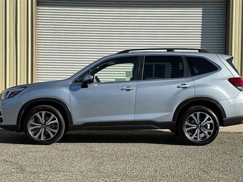 Used 2021 Subaru Forester Limited image 3