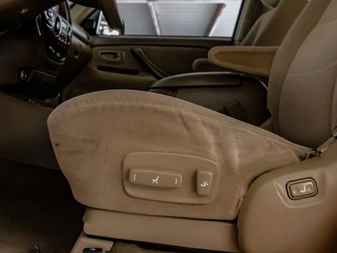 Used 2004 Toyota Sequoia SR5 image 29