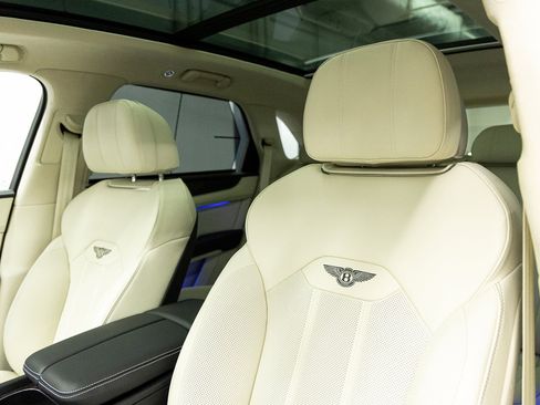 New 2026 Bentley Bentayga AWD/4WD image 28