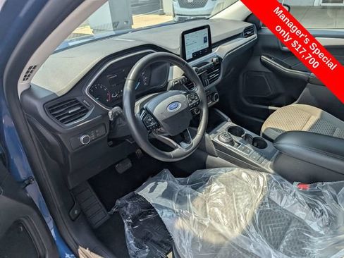 Used 2022 Ford Escape SE w/ Cold Weather Package FWD image 12