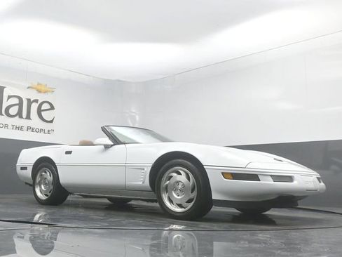 Used 1996 Chevrolet Corvette Convertible RWD image 2