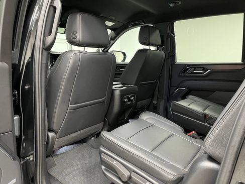 Used 2025 GMC Yukon XL Denali AWD/4WD image 44
