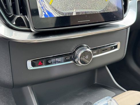 New 2026 Volvo XC90 B6 Plus w/ Protection Package Premier AWD/4WD image 25