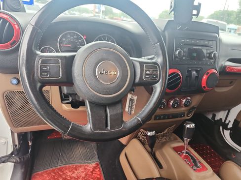 Used 2012 Jeep Wrangler Sahara AWD/4WD image 10