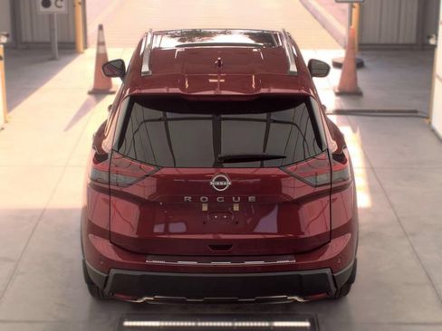 Certified 2025 Nissan Rogue SV w/ SV Premium Package FWD image 8