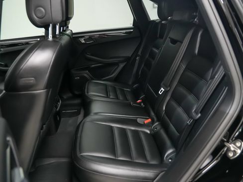 Used 2018 Porsche Macan AWD/4WD image 17