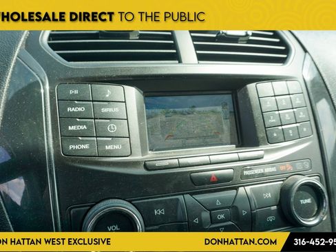 Used 2019 Ford Explorer XLT image 9