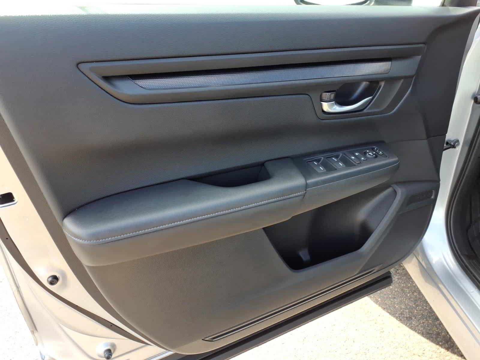 Used 2025 Honda CR-V LX image 10
