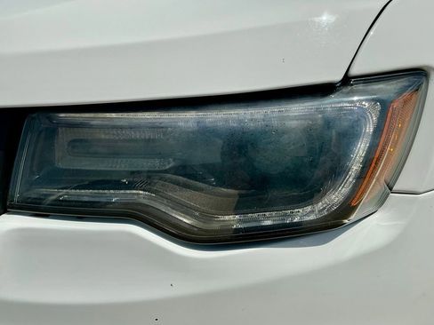 Used 2021 Jeep Grand Cherokee Laredo X image 10