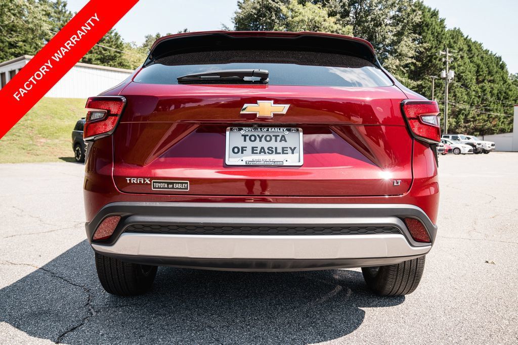 Used 2025 Chevrolet Trax LT FWD image 6