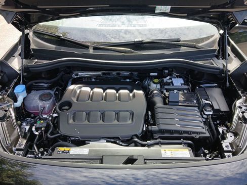 New 2025 Volkswagen Tiguan SE image 21