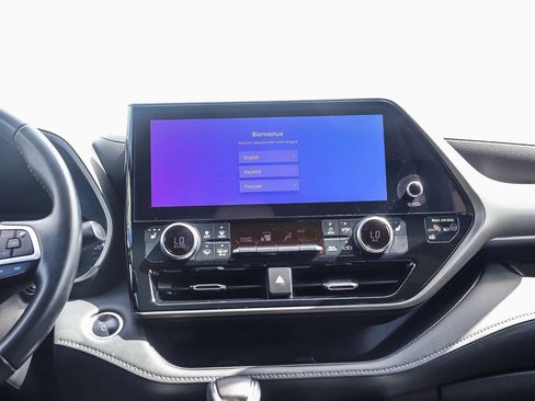 Certified 2024 Toyota Highlander XLE AWD/4WD image 16