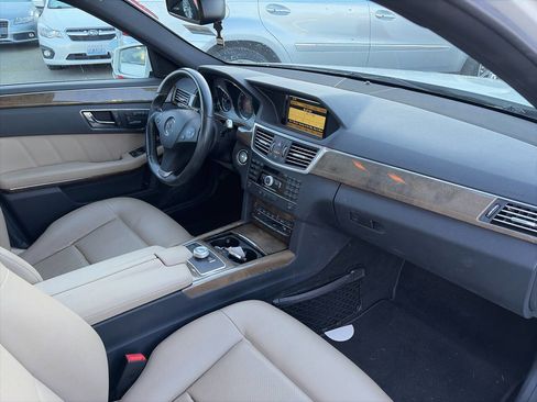 Used 2010 Mercedes-Benz E 350 4MATIC Sedan image 9