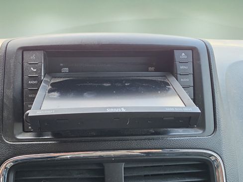 Used 2019 Dodge Grand Caravan SXT FWD image 16