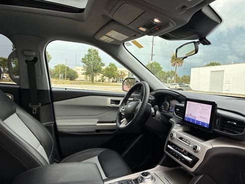Used 2023 Ford Explorer XLT w/ Equipment Group 202A AWD/4WD image 24