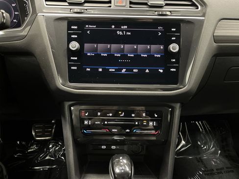 Used 2024 Volkswagen Tiguan SEL R-Line image 9