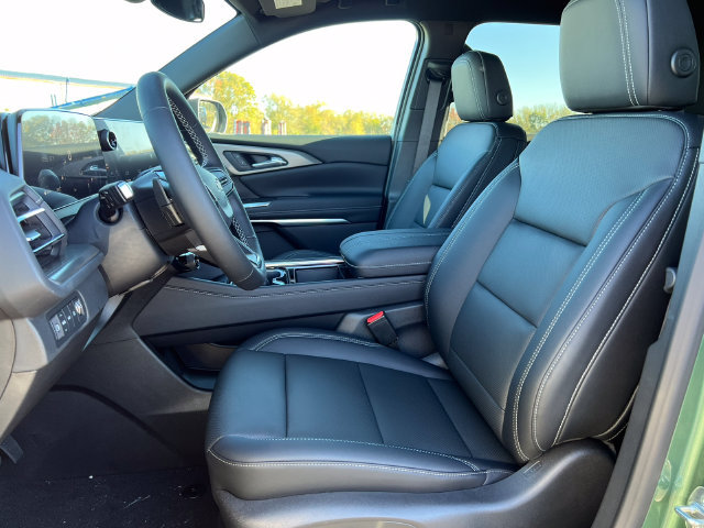 New 2027 Chevrolet Traverse LT AWD/4WD image 4