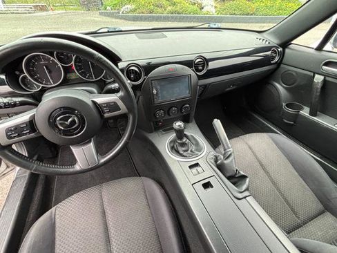 Used 2006 MAZDA MX-5 Miata Sport w/ Suspension Pkg image 12
