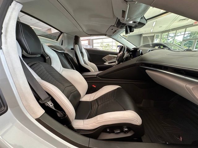 Used 2021 Chevrolet Corvette Stingray Premium Conv w/ Z51 Performance Package RWD image 30