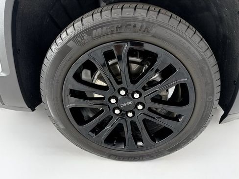 Used 2023 GMC Acadia SLE w/ Elevation Edition FWD image 31