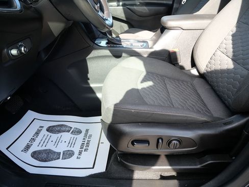 Used 2019 Chevrolet Equinox LT w/ Sun & Navigation Package AWD/4WD image 12