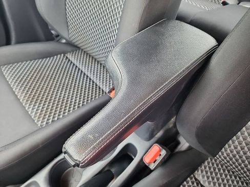 Used 2022 Nissan Versa S FWD image 31