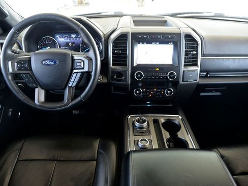 Used 2019 Ford Expedition XLT w/ Equipment Group 202A AWD/4WD image 18