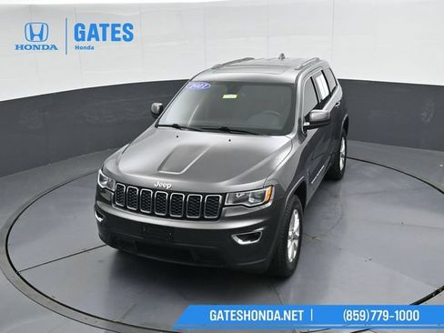 Used 2021 Jeep Grand Cherokee Laredo AWD/4WD image 44