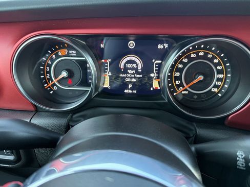 Used 2023 Jeep Wrangler Unlimited Rubicon w/ Cold Weather Group AWD/4WD image 18