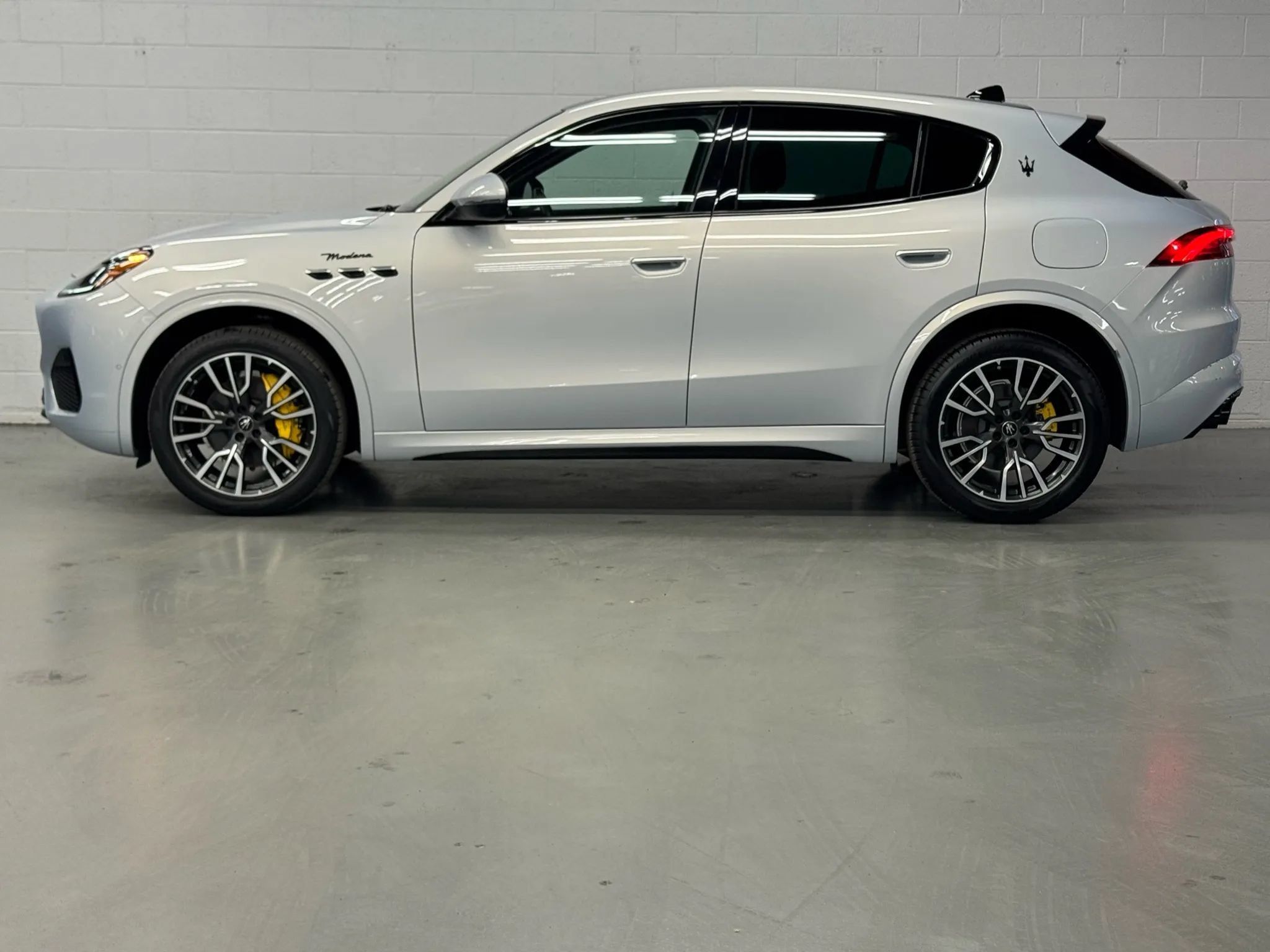 Used 2023 Maserati Grecale Modena AWD/4WD image 2