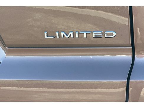 Certified 2025 Toyota Crown Signia image 34