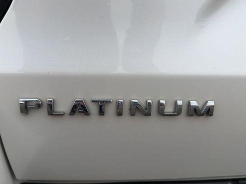 Used 2019 Ford Expedition Platinum AWD/4WD image 32