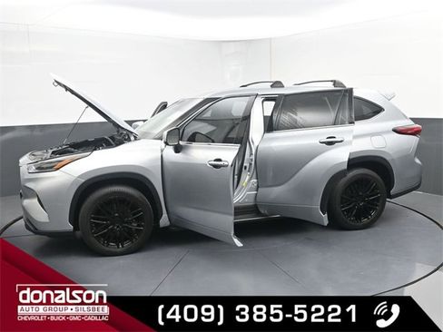 Used 2021 Toyota Highlander XLE image 23