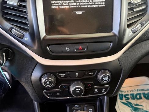 Used 2016 Jeep Cherokee Latitude w/ Safety/Convenience Group FWD image 23