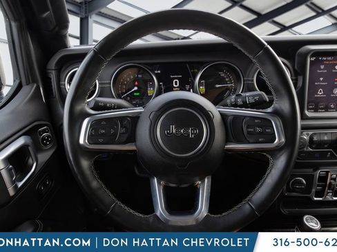 Used 2022 Jeep Wrangler Unlimited Sahara w/ Cold Weather Group AWD/4WD image 6