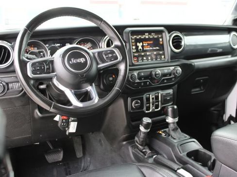 Used 2022 Jeep Wrangler Unlimited Sahara AWD/4WD image 13